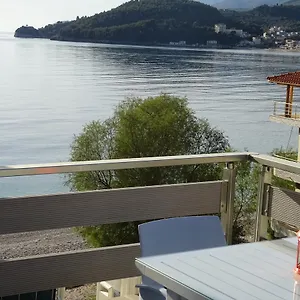 Menikos , Himare Albania